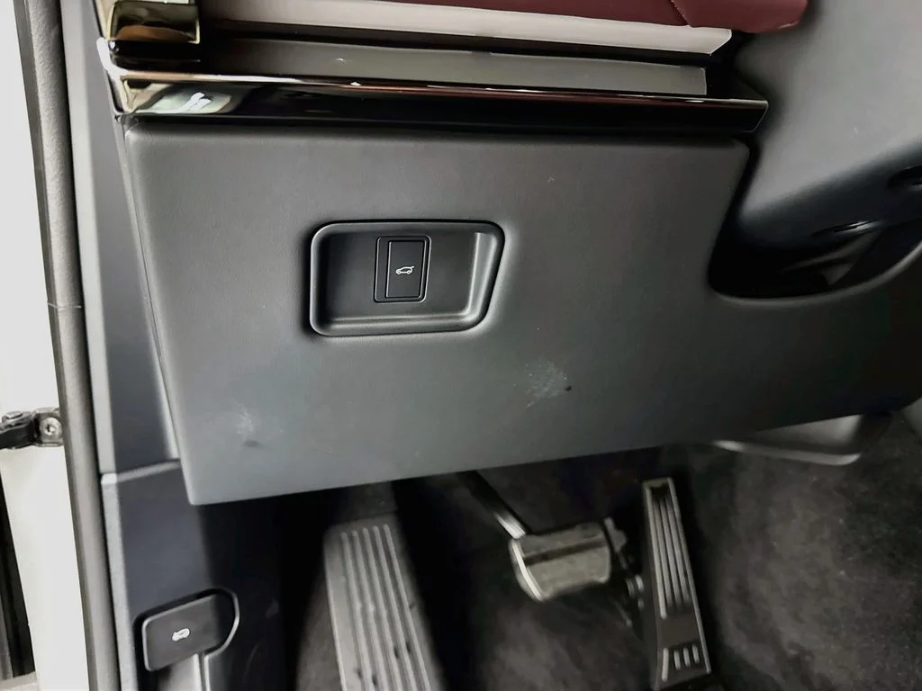 New 2026 Borasco Grey Land Rover Dynamic SE image 10