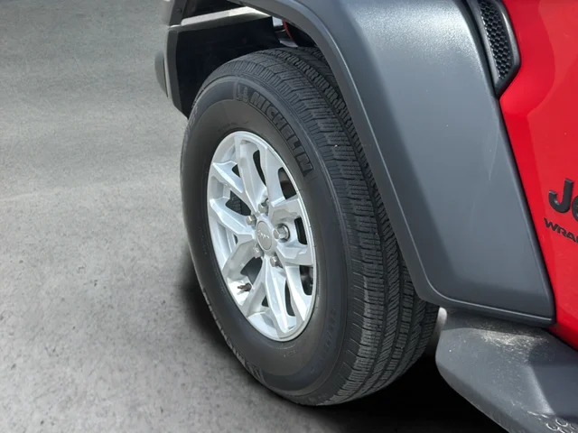 Used 2023 Red Jeep Sport S image 13