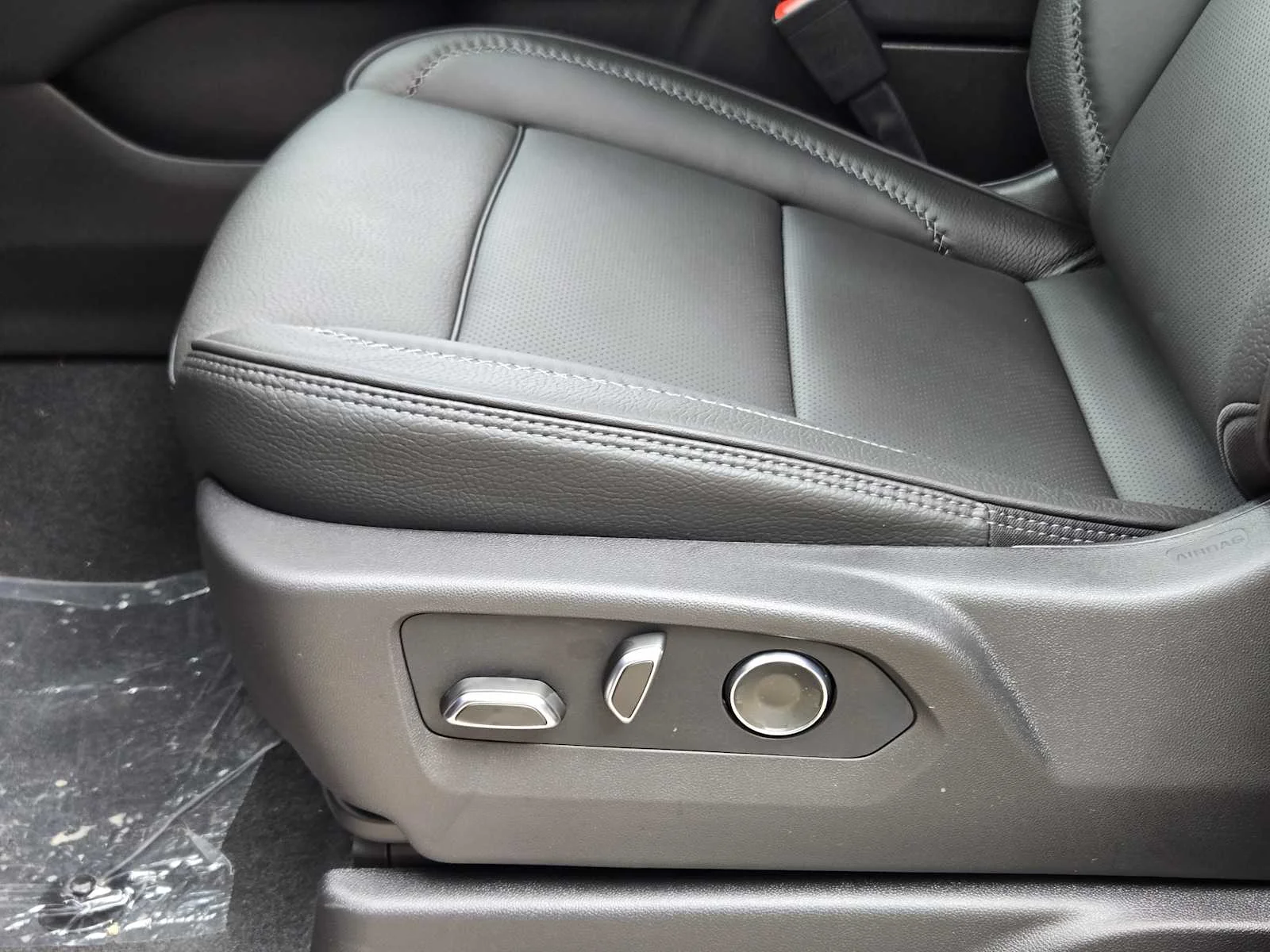 2026 GMC Yukon Denali - Photo 16