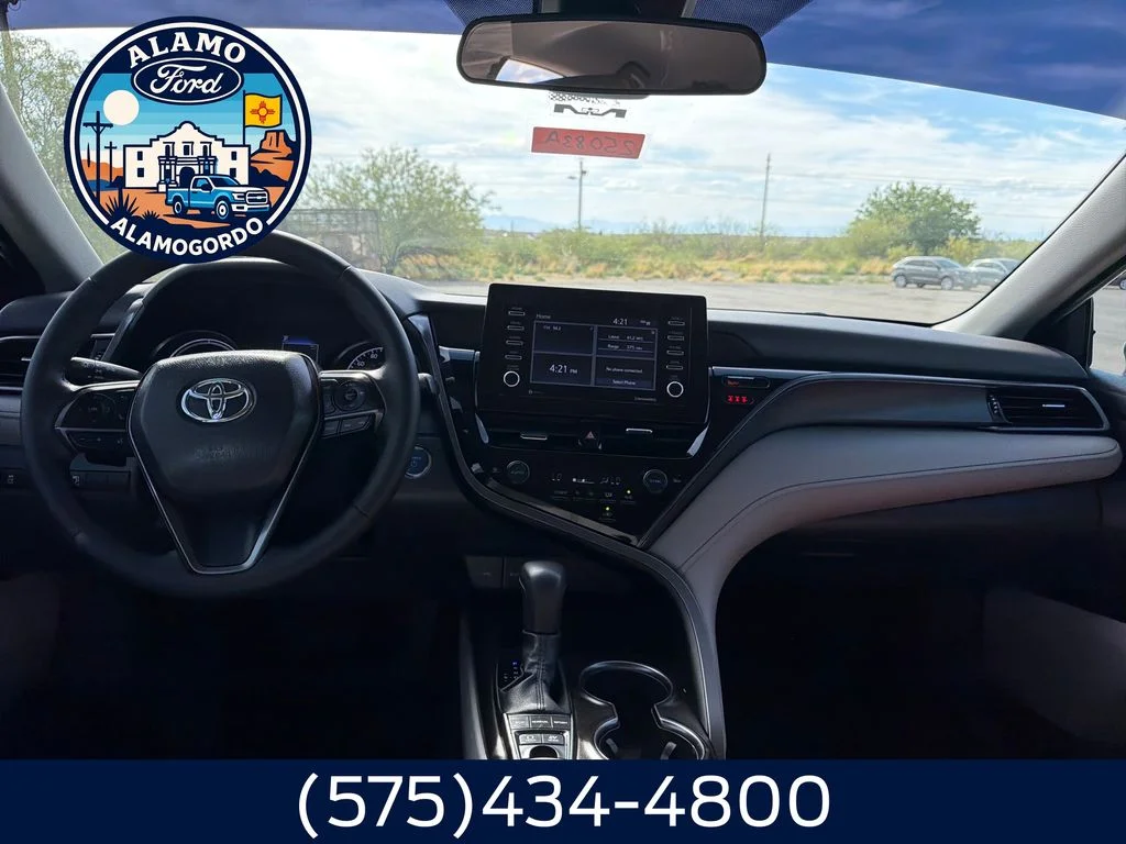Used 2024 Ice Toyota SE image 12