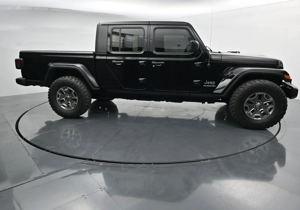 Used 2021 Black Jeep Overland image 9
