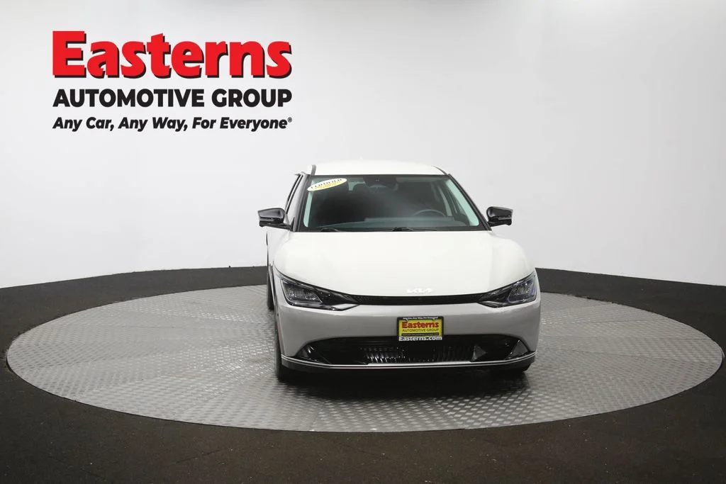 Used 2022 White Kia Wind image 50