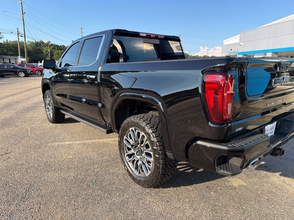 Used 2025 Onyx Black GMC Denali Ultimate image 3
