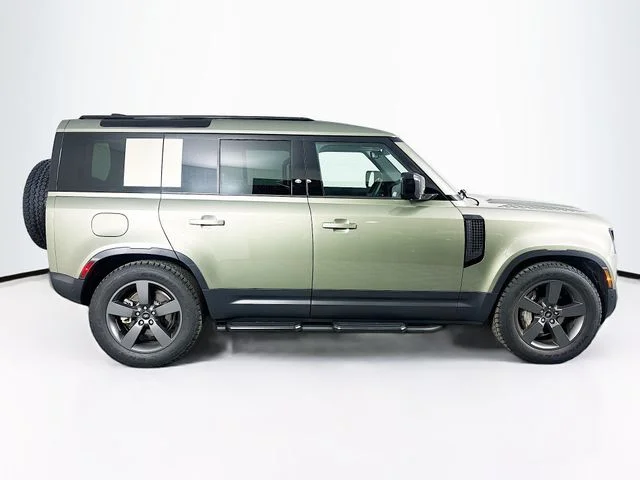 Used 2025 Green Land Rover S image 4