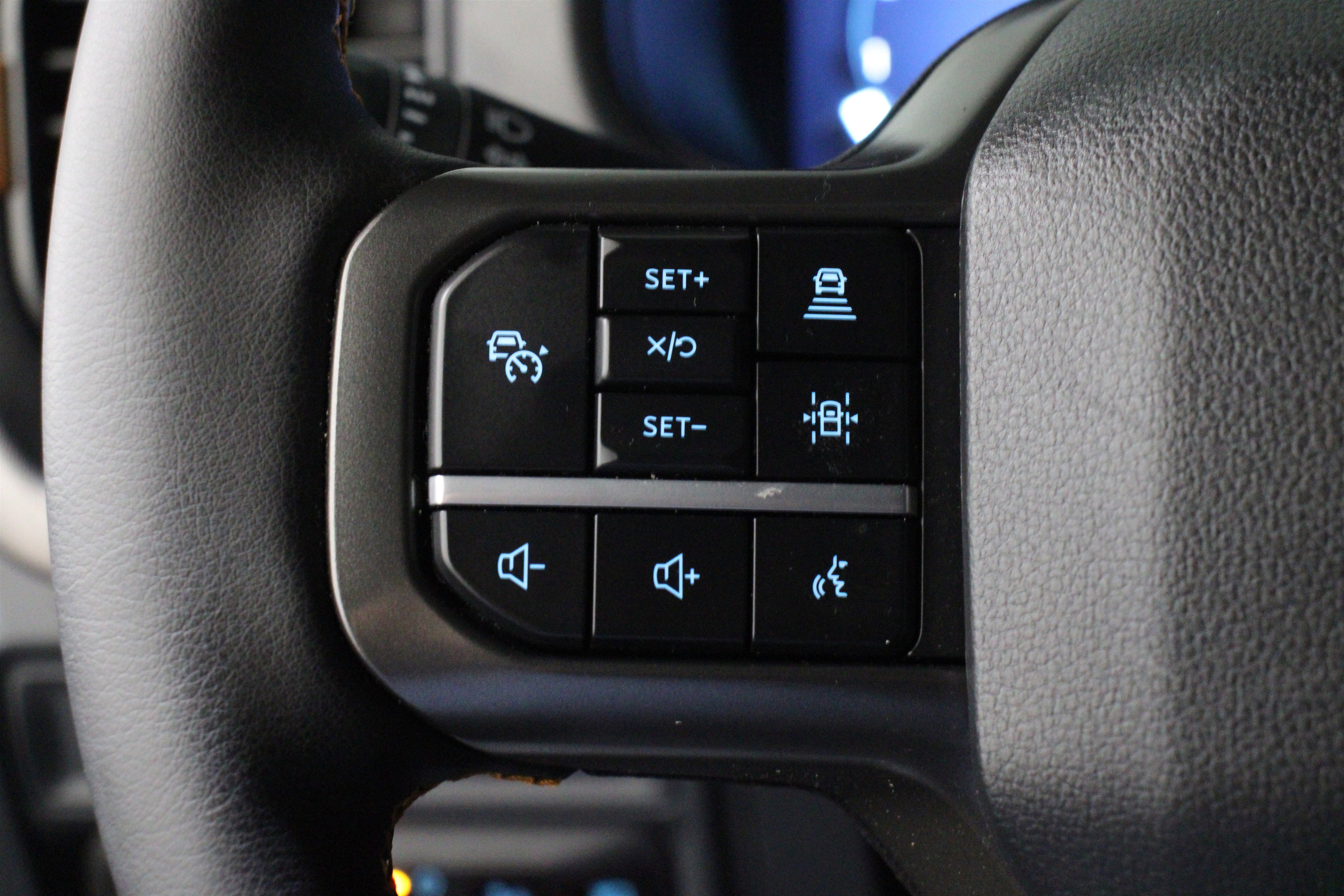 Used 2025 Agate Black Metallic Ford Tremor image 9