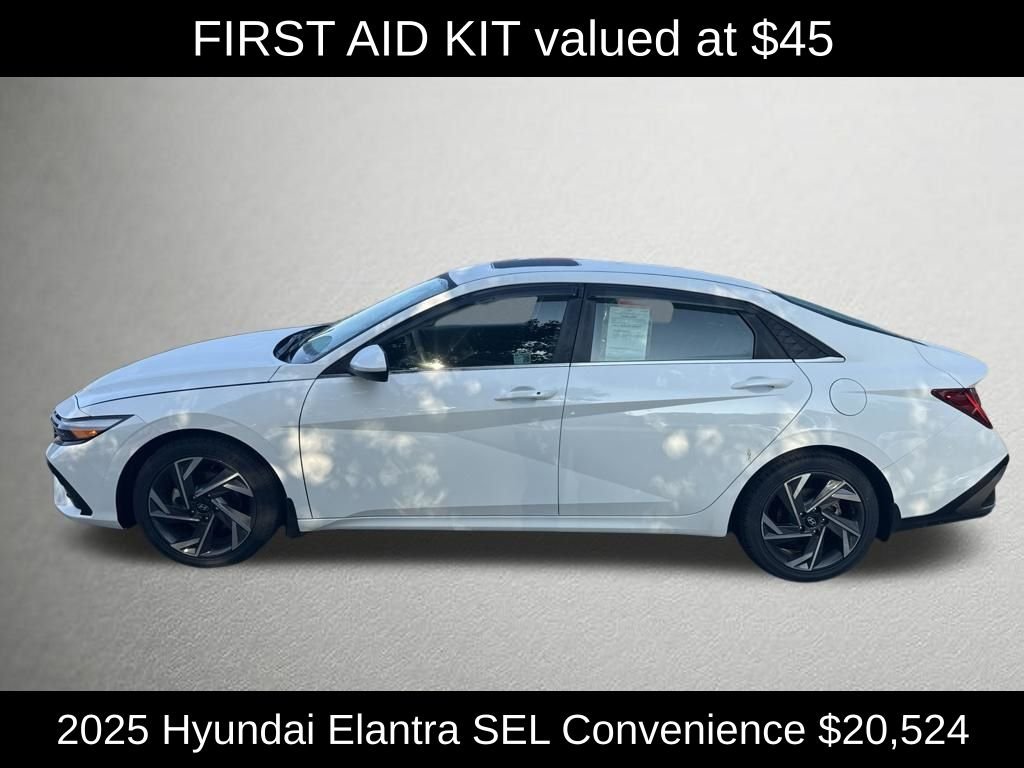 Used 2025 White Hyundai SEL Convenience image 6
