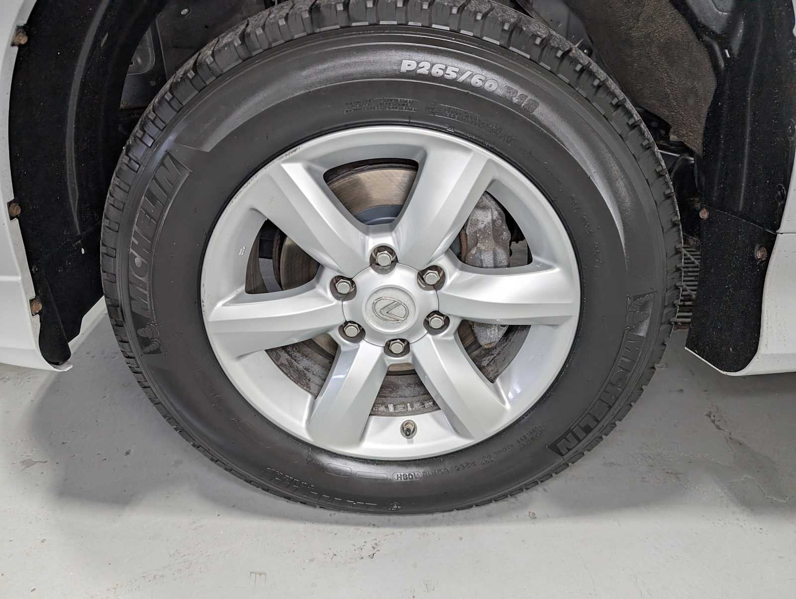 Used 2018 Starfire Pearl Lexus  image 3