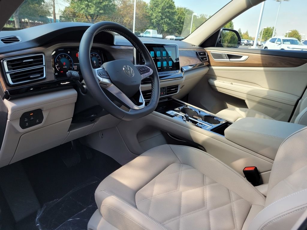 New 2026 Silver Volkswagen 2.0T SE w/Technology image 10