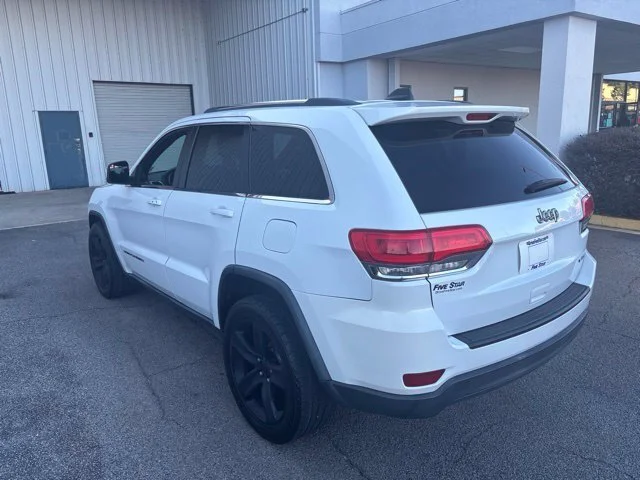 Used 2014 White Jeep Laredo image 4