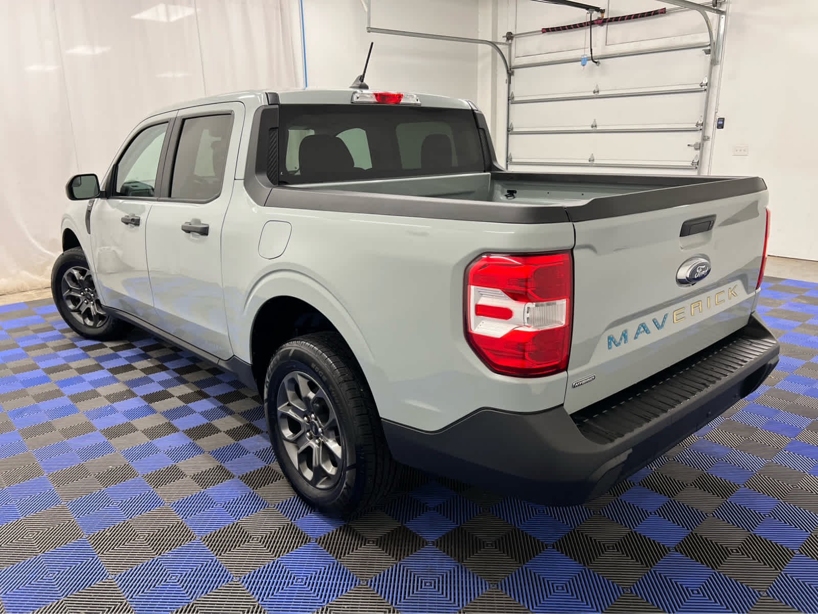 Used 2024 Cactus Gray Ford XLT image 7