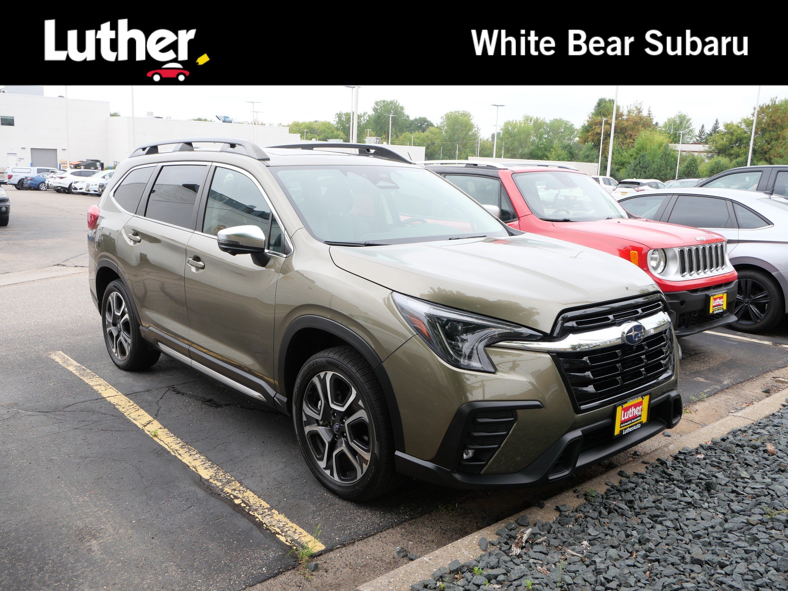 Used 2023 Autumn Green Metallic Subaru Limited image 1
