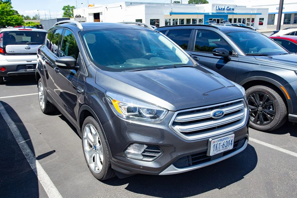 Used 2019 Magnetic Ford FWD Titanium image 3