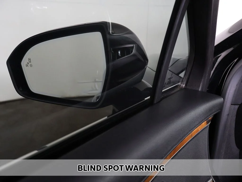 Used 2017 Black Lincoln Select image 4