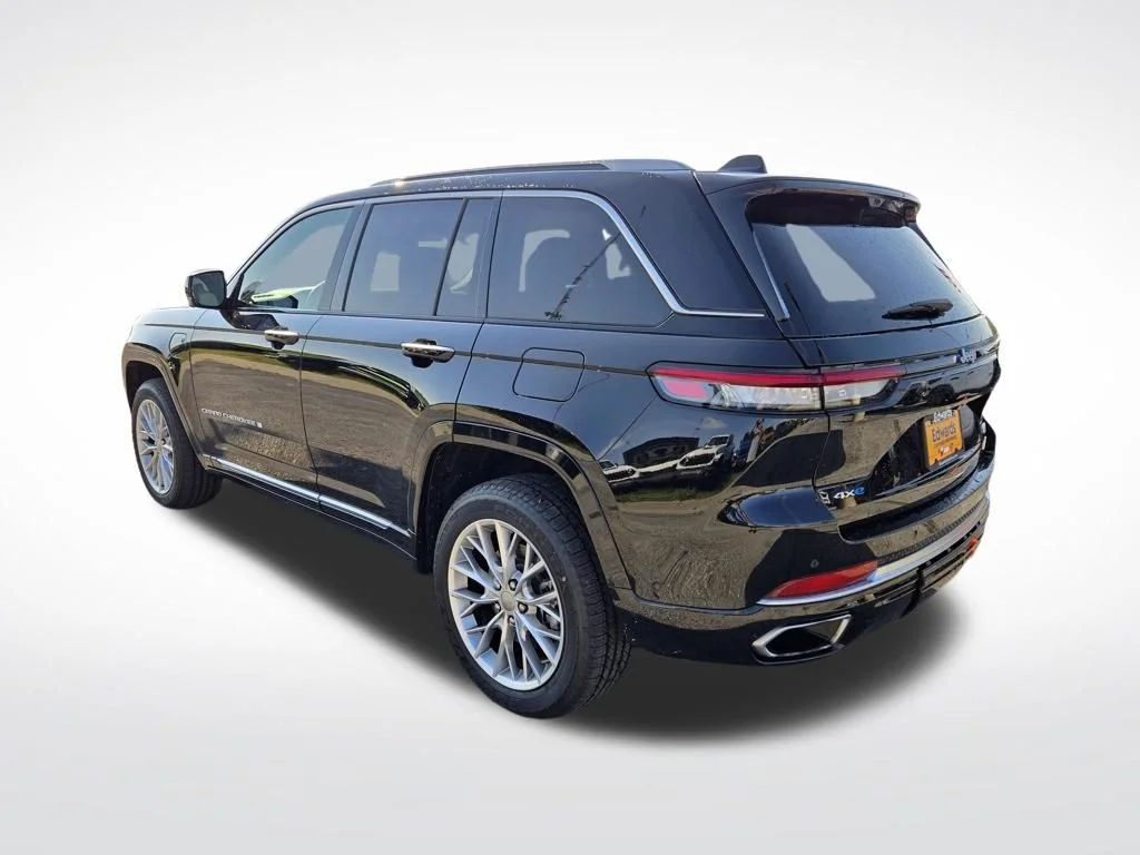 Certified Used 2022 Black Jeep Summit 4xe image 7