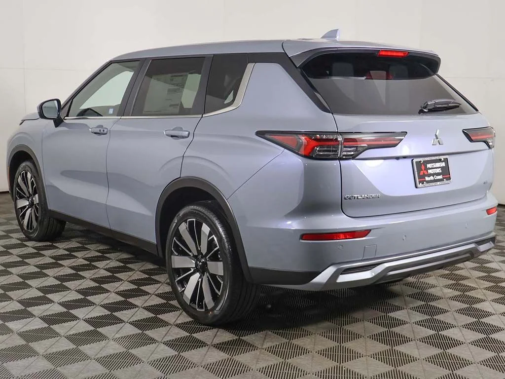 New 2026 Gray Mitsubishi SE 1.5T 2WD image 11
