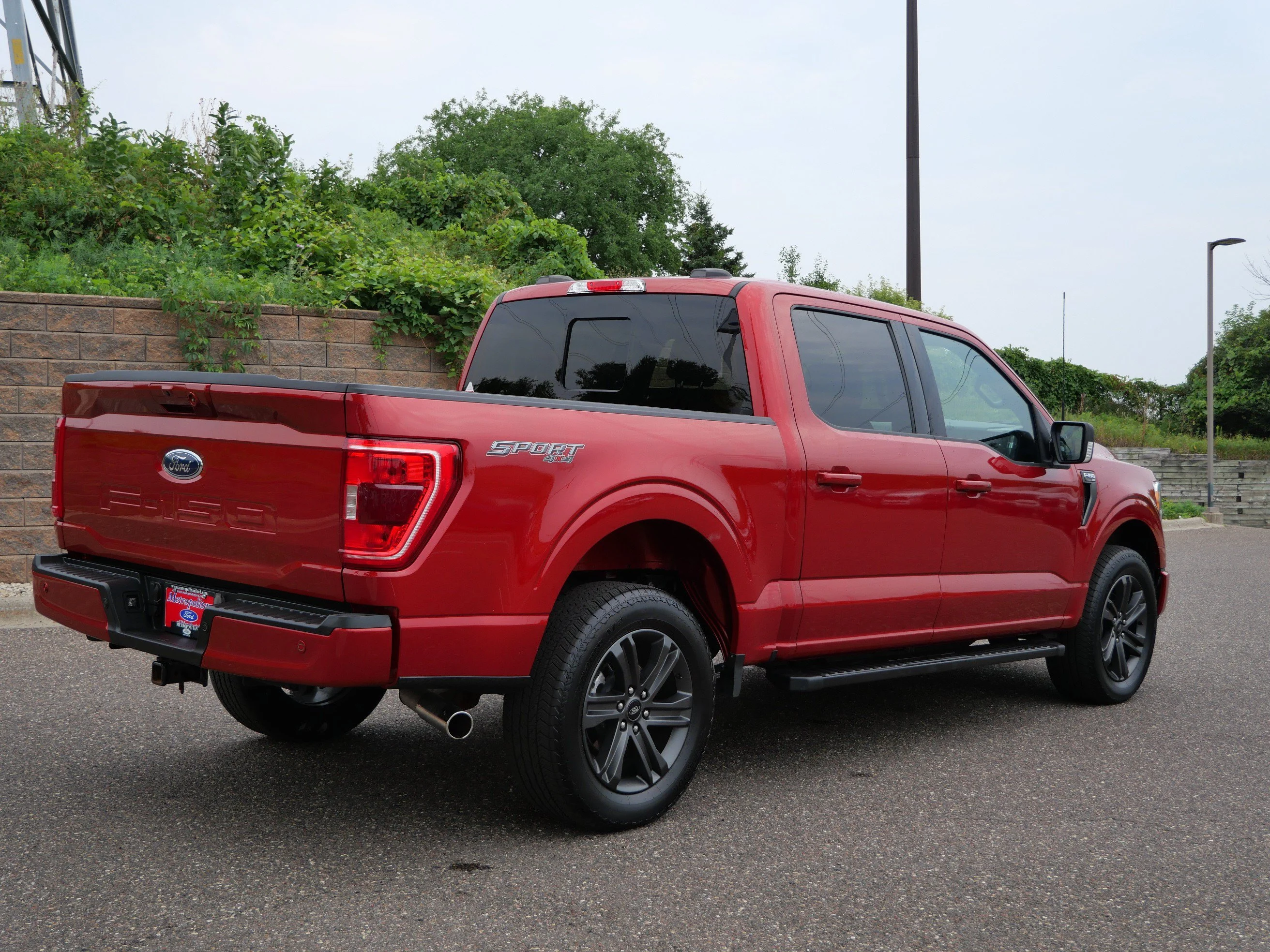 Certified Used 2023 Hot Pepper Red Metallic Tinted Clearcoat Ford XLT image 6
