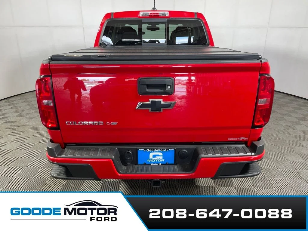Used 2018 Red Chevrolet Z71 image 7