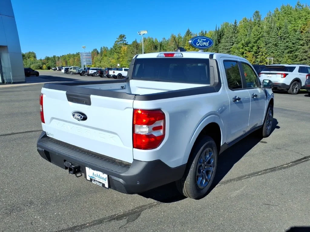 New 2026 Space White Metallic Ford XLT image 7