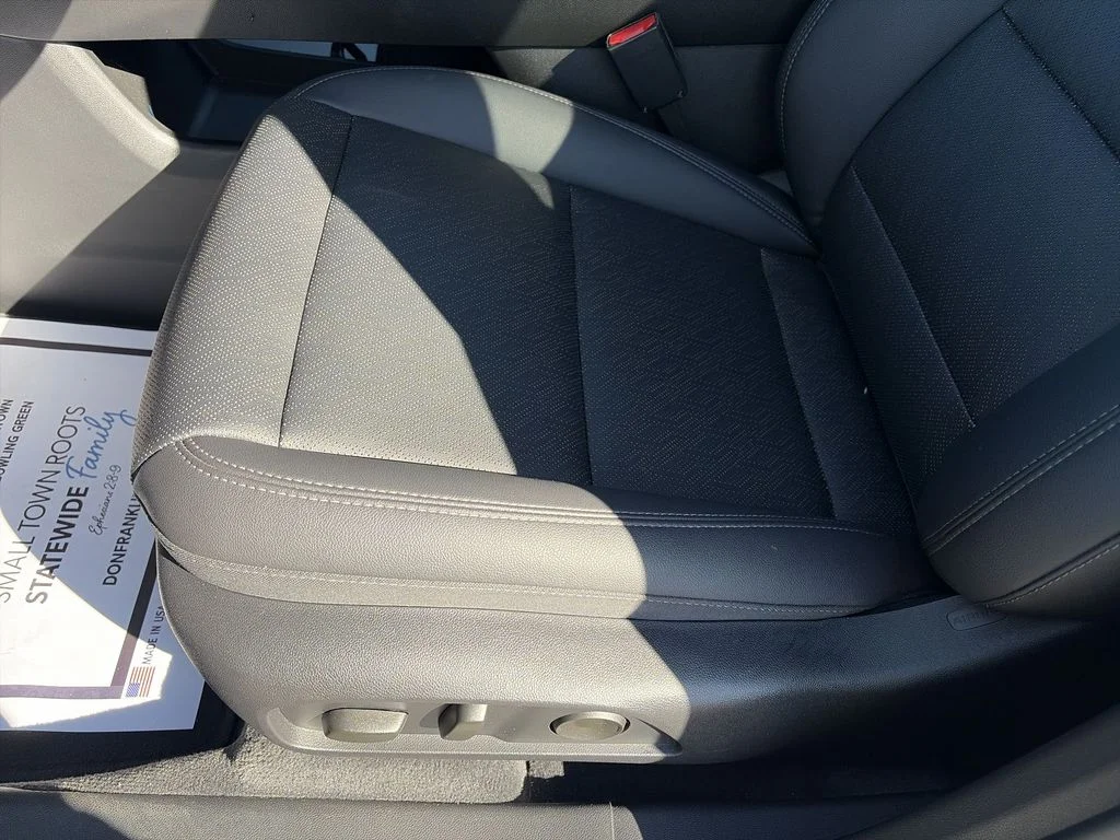Used 2025 White Chevrolet LT image 12
