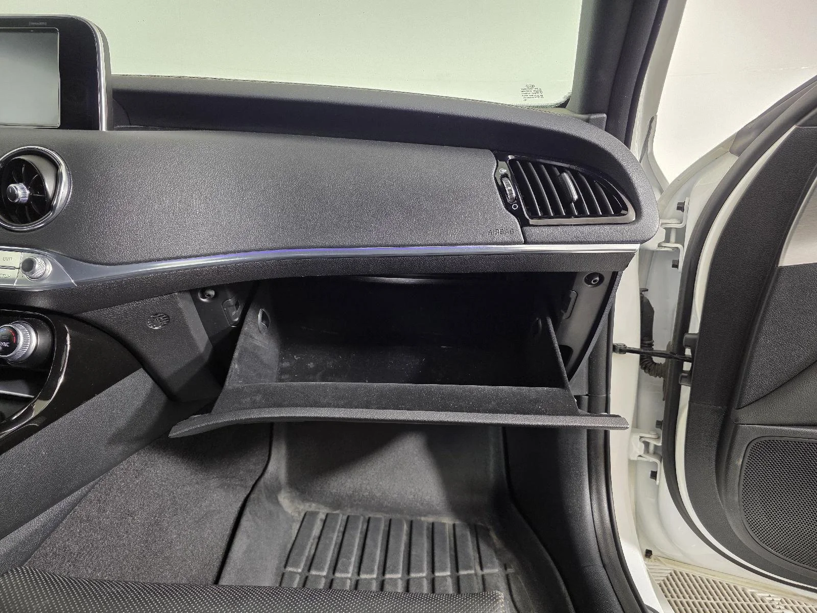 Used 2019 Snow White Pearl Kia GT image 25
