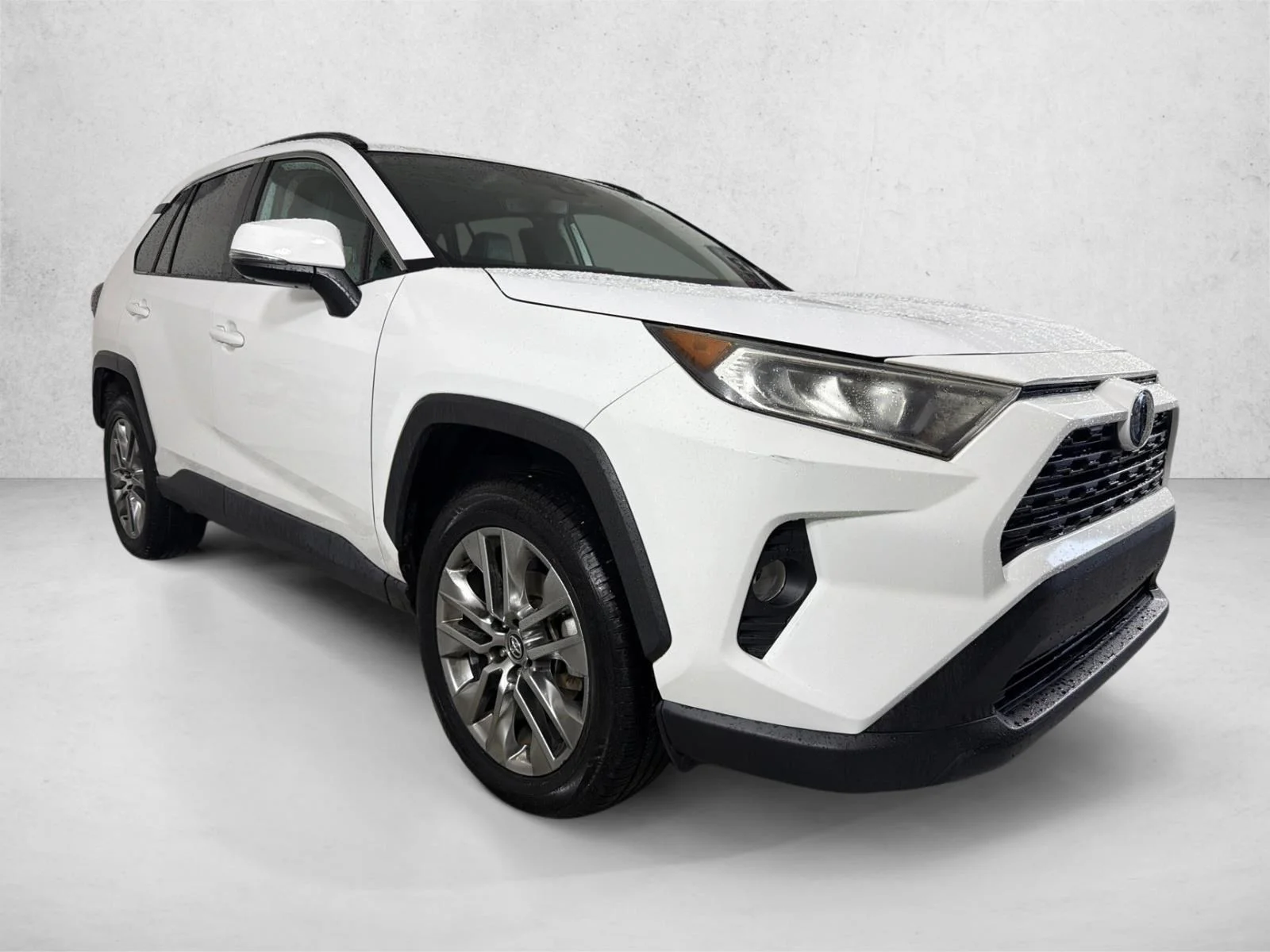 Used 2020 White Toyota XLE Premium image 1