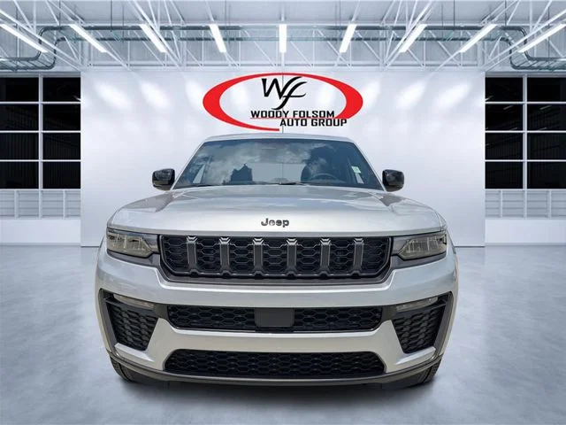New 2026 Silver Zynith Exterior Paint Jeep Limited image 8