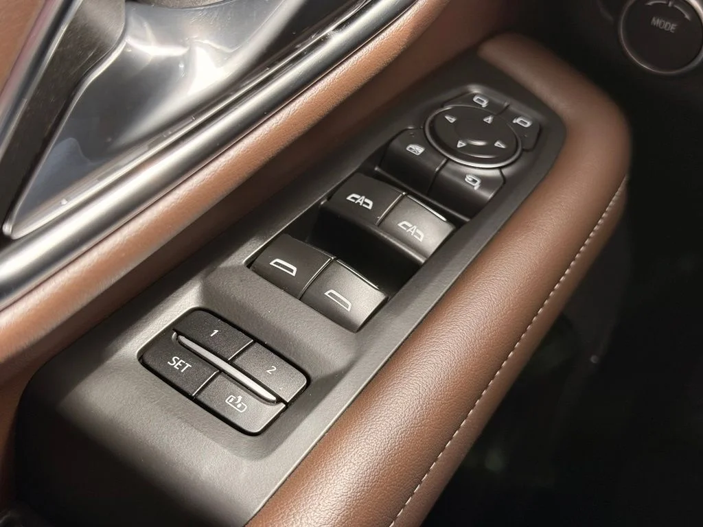 Used 2021 Pearl Chevrolet High Country image 32