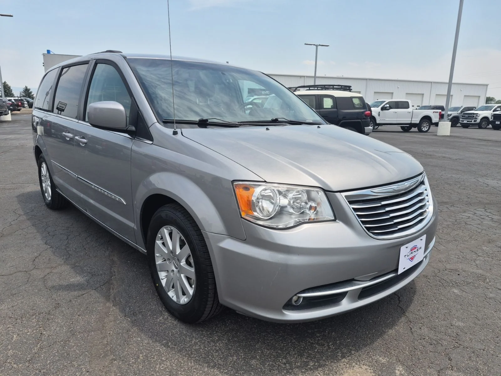 2016 Chrysler Town & Country Touring's photo
