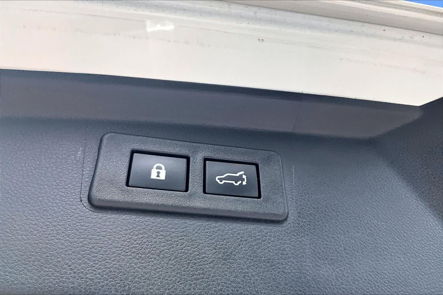 Used 2023 Crystal White Pearl Subaru Limited image 33