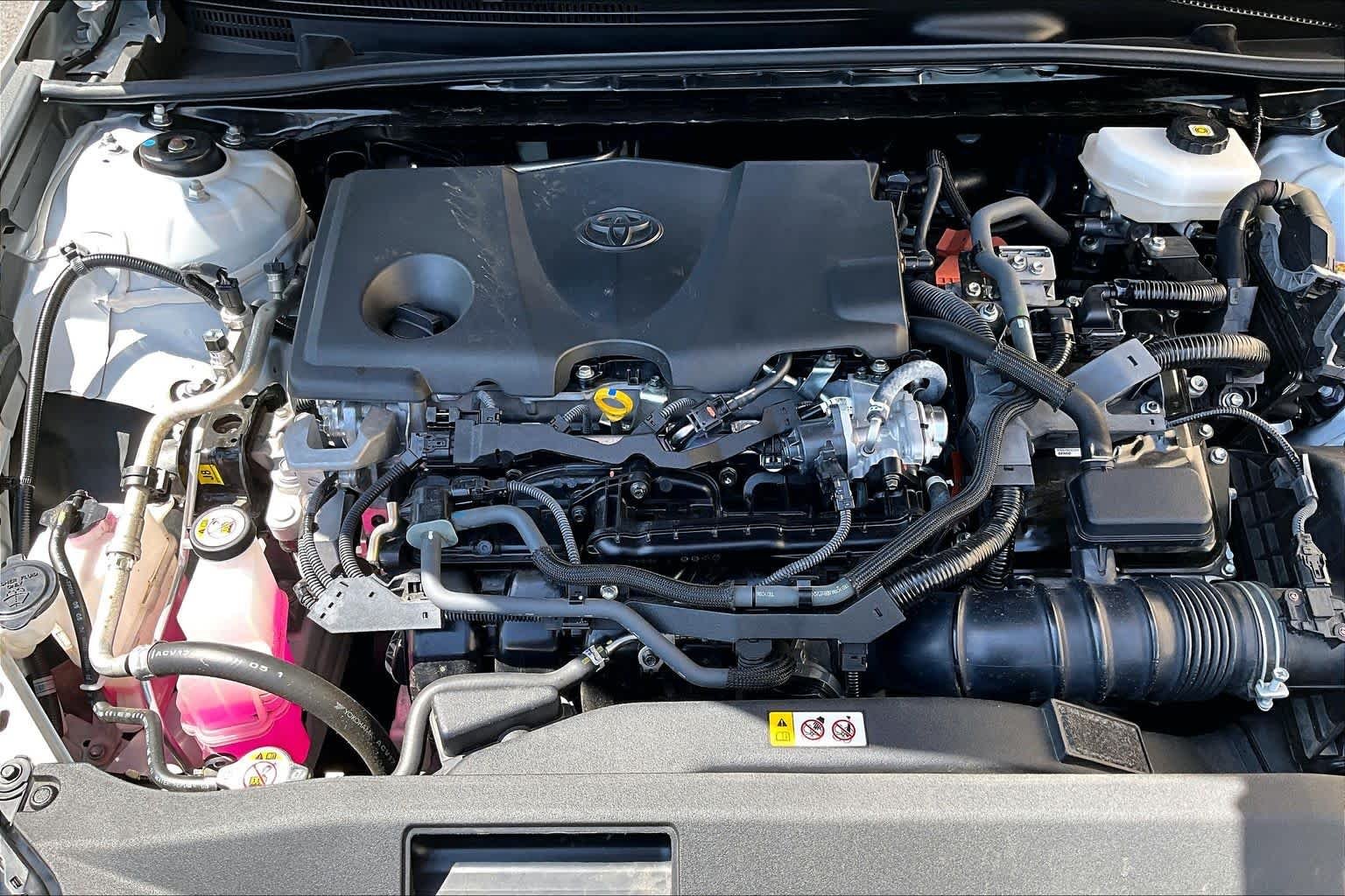 Used 2025 Ice Cap Toyota SE image 32