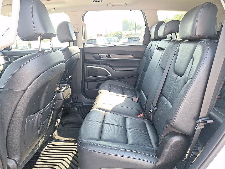Used 2020 Snow White Pearl Kia EX image 12