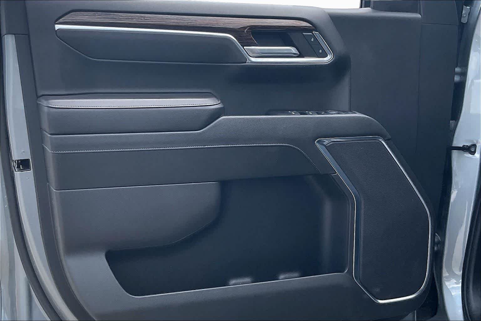 Used 2024 Sterling Metallic GMC Elevation image 19