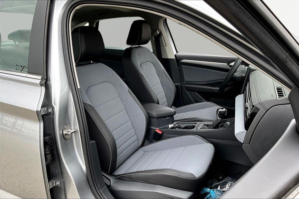 New 2026 Silver Volkswagen 1.5T SE image 29