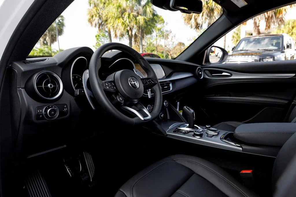 New 2025 White Alfa Romeo Base image 22