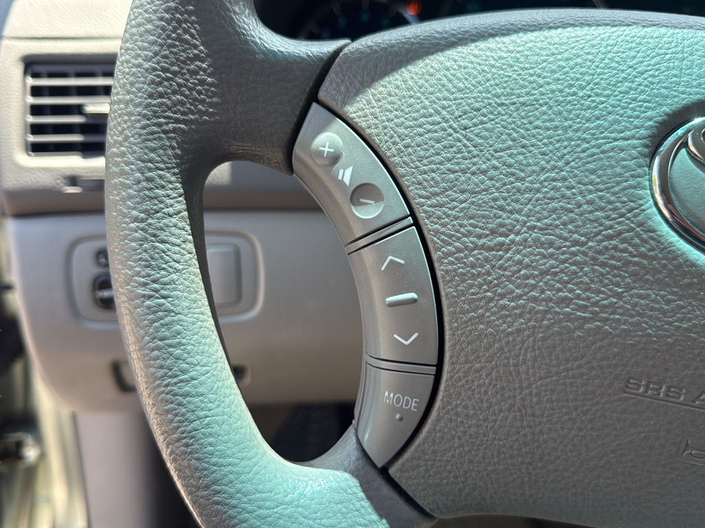 Used 2009  Toyota LE image 12