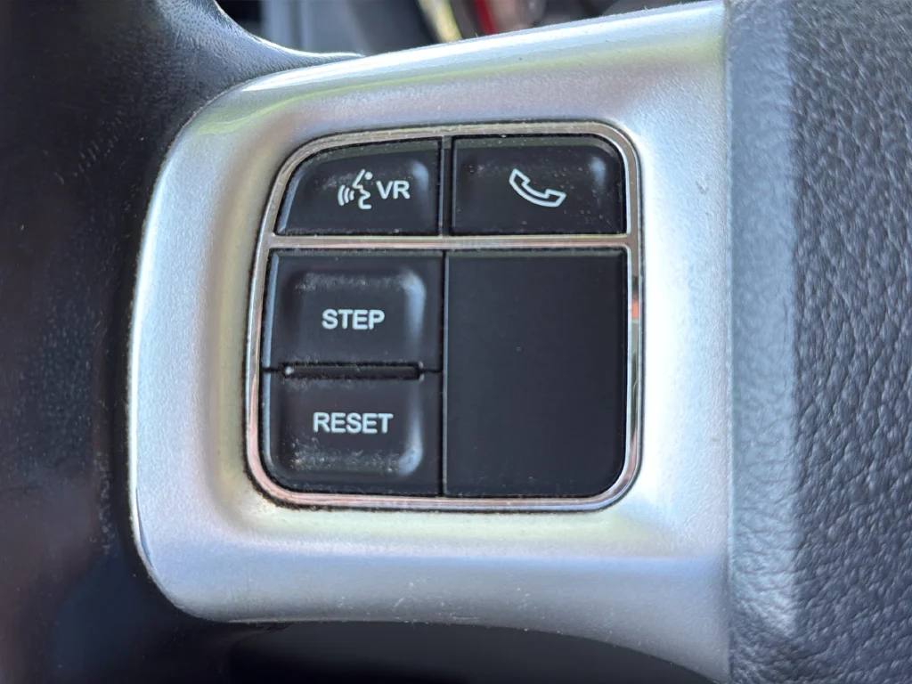 Used 2015 Silver Dodge SE image 30