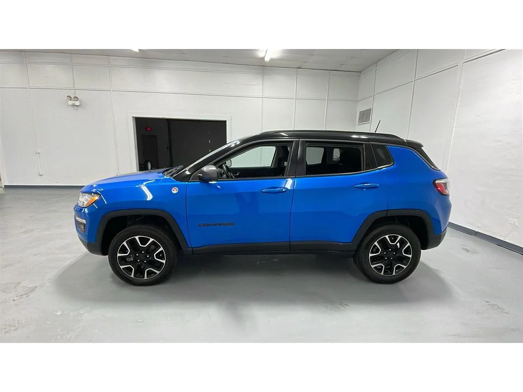 Used 2020 Laser Blue Pearlcoat Jeep Trailhawk 4WD 2.4L image 4