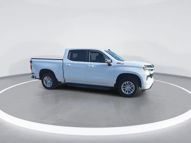 Used 2025 White Chevrolet RST image 2
