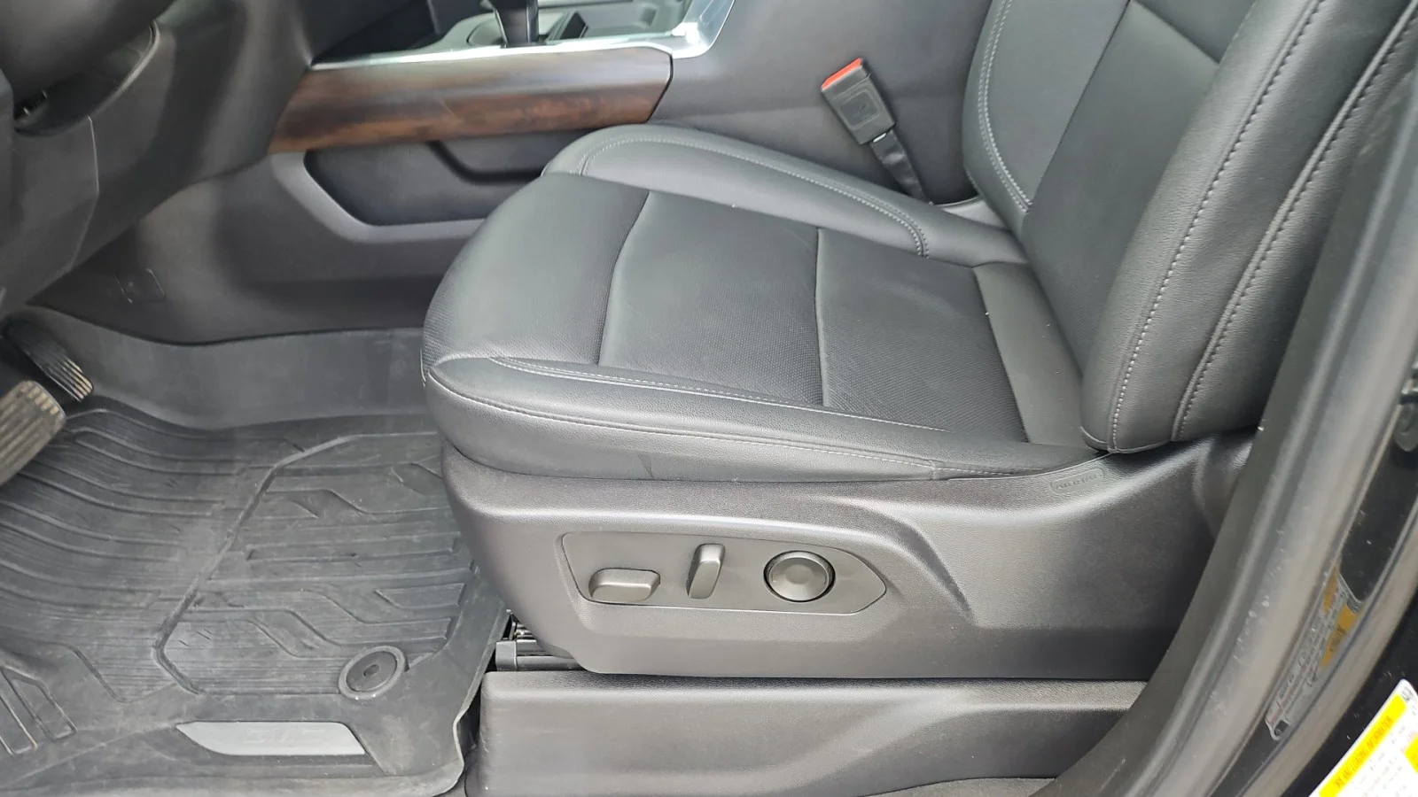 Used 2024 Black GMC SLT image 14