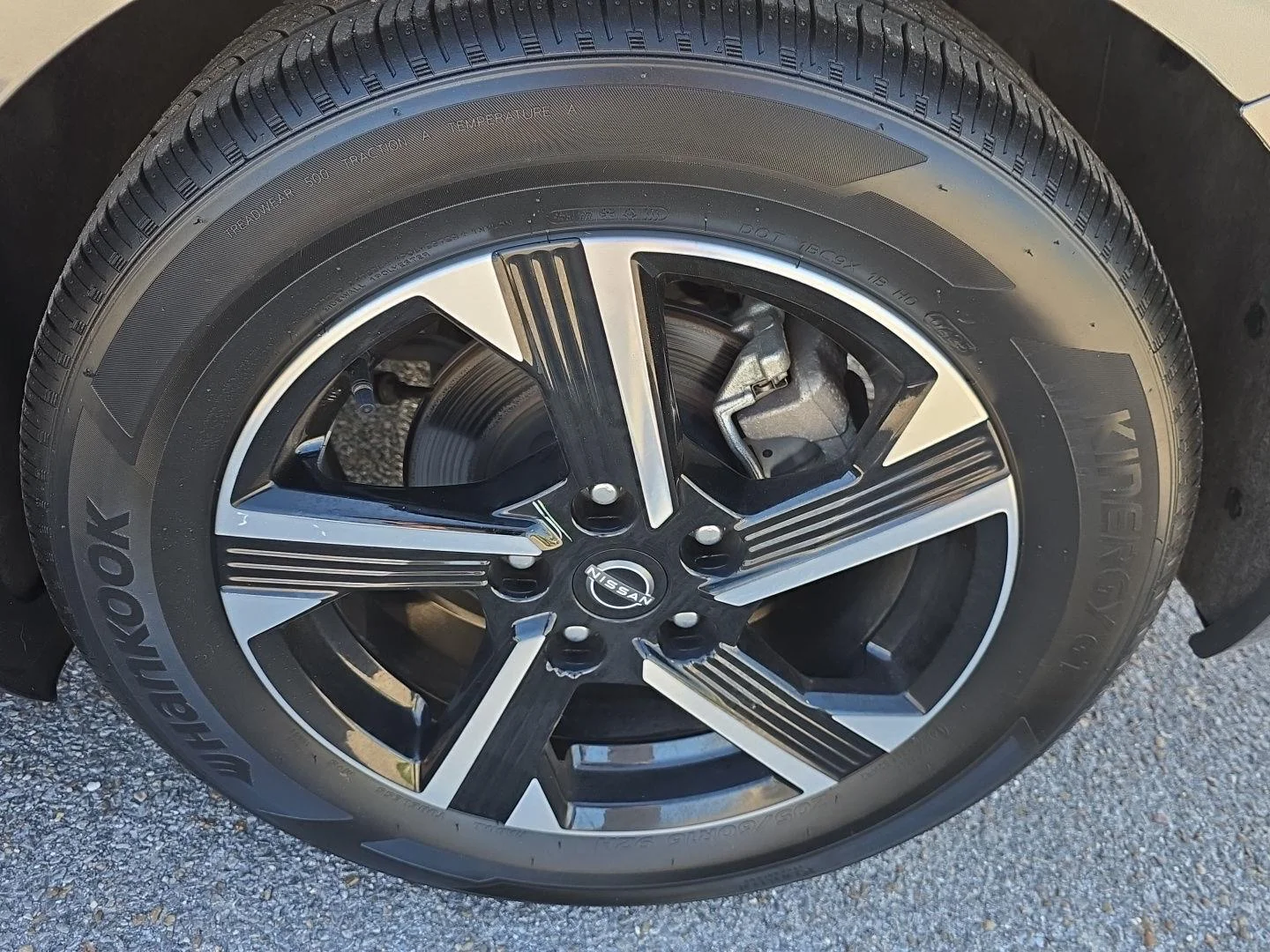 Used 2025 Gun Metallic Nissan SV image 18