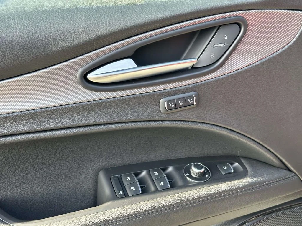 2025 Alfa Romeo Stelvio Base - Photo 29