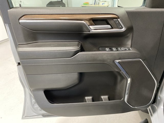 Used 2024 Slate Gray Metallic Chevrolet LT image 21