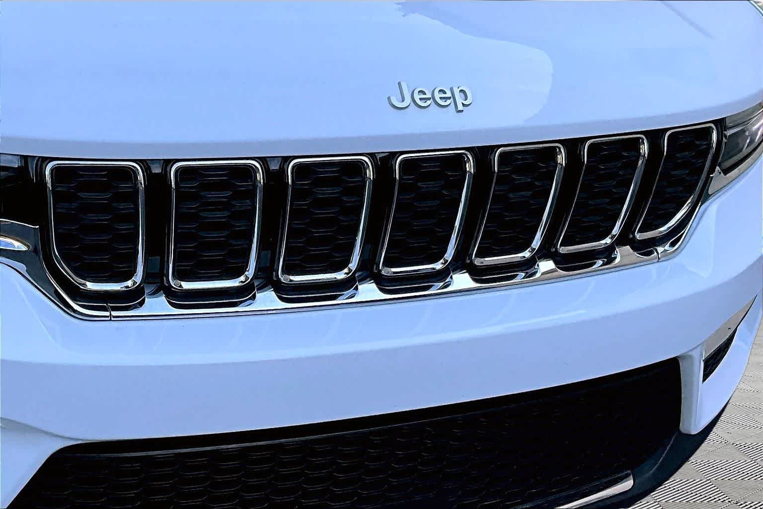 Used 2025 Bright White Clearcoat Jeep Limited image 28