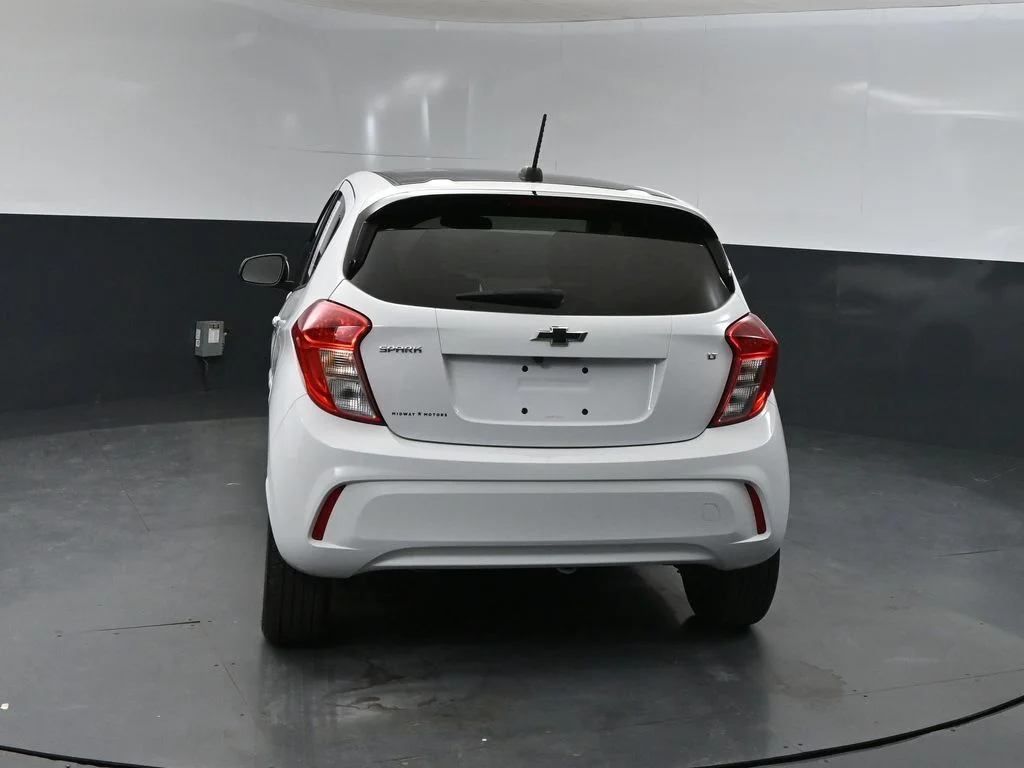 Used 2021 White Chevrolet 1LT image 3