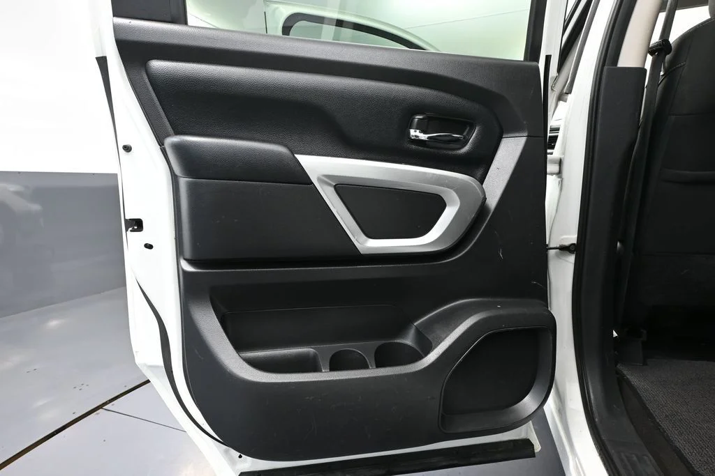 Used 2018 White Nissan SV image 30