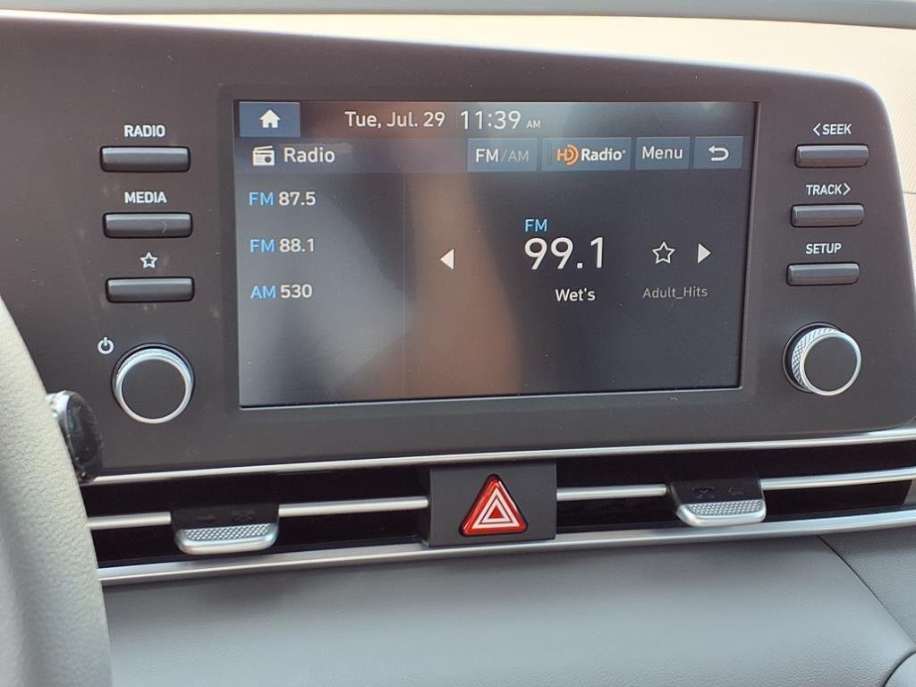2025 Hyundai Elantra SE - Photo 12