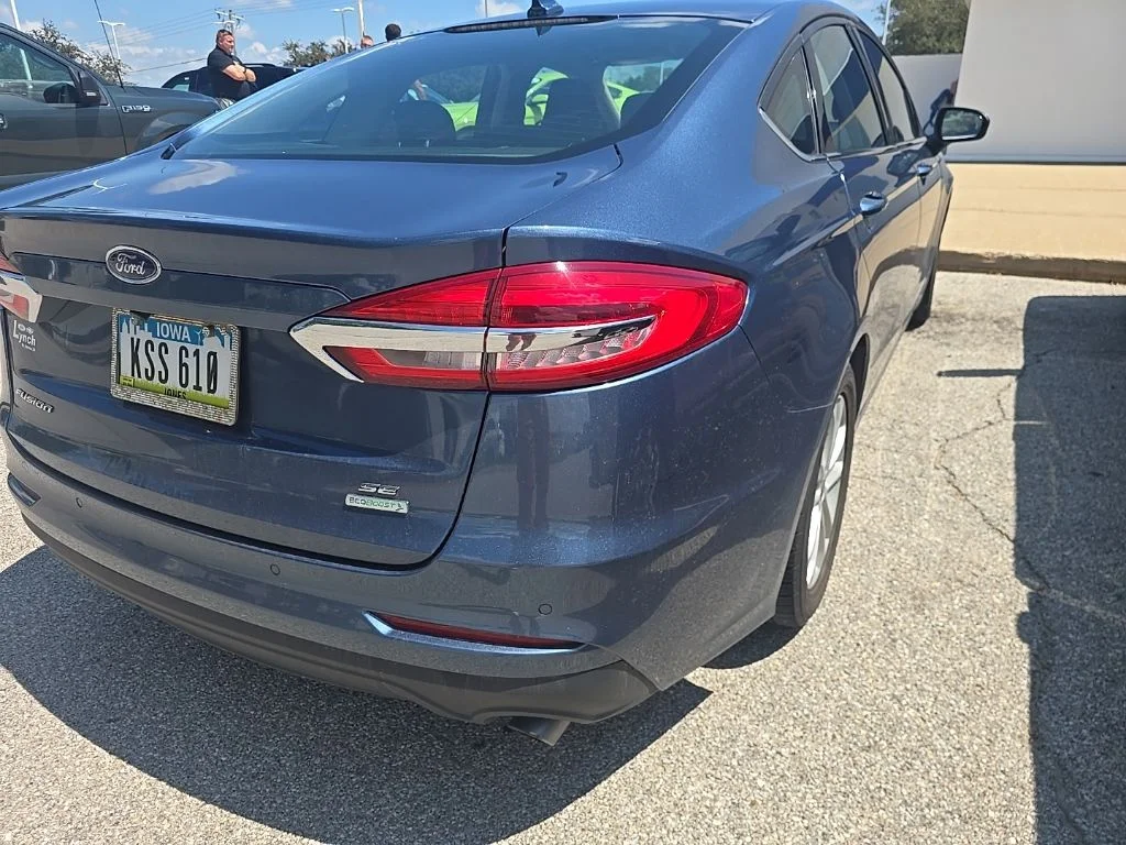 Used 2019 Blue Ford SE image 5