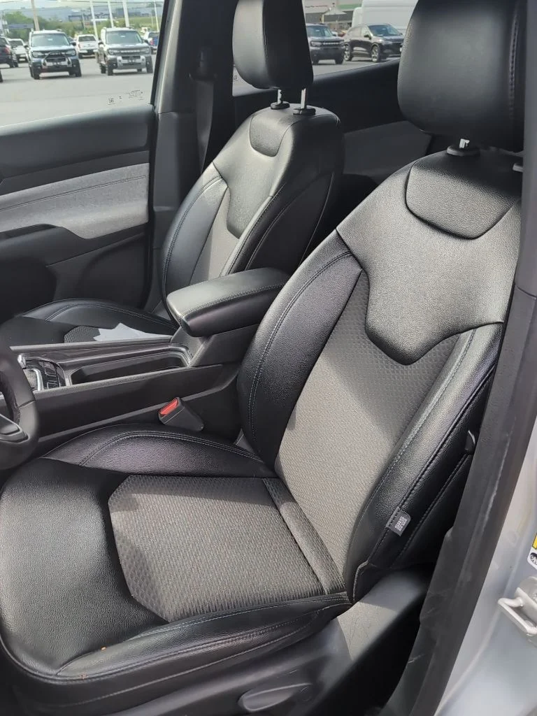 Certified Used 2024 Silver Jeep Latitude image 10