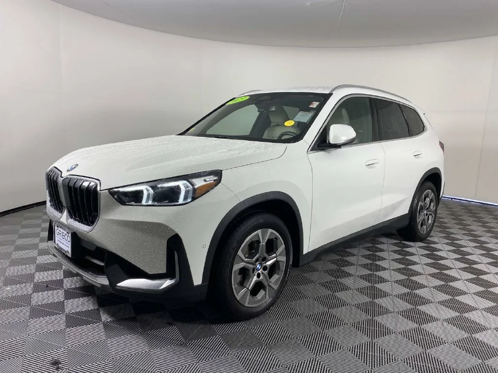Used 2023 Alpine White BMW xDrive28i image 3