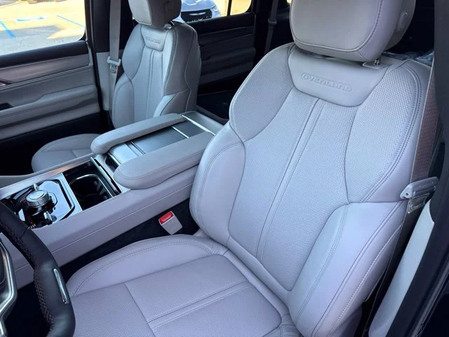 New 2027 Blue Jeep Overland image 19